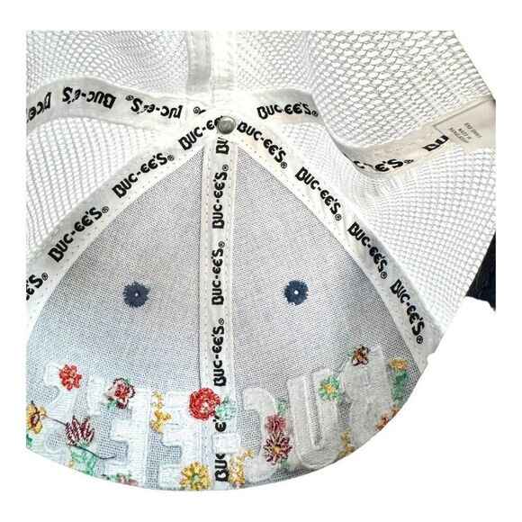 Buc-ee's Embroidered Floral Trucker Hat Blue & White Adjustable Size Mesh Panel - Picture 6 of 8